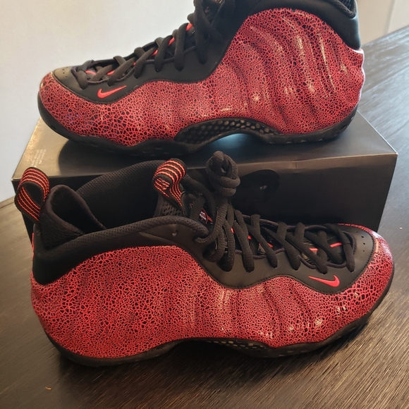 cracked lava foamposite
